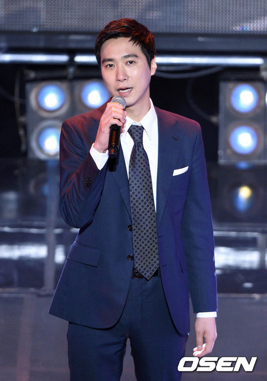 [OSEN=이대선 기자] 14일 오후 서울 마포구 성산동 서울월드컵경기장에서 MBC 예능 프로그램 그룹 젝스키스 '무한도전' 하나마나 콘서트가 열렸다.그룹 젝스키스 고지용이 멋진 공연을 펼치고 있다. /sunday@osen.co.kr