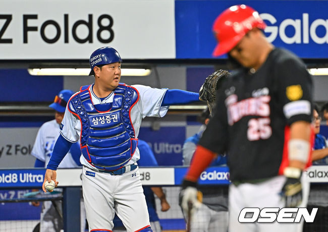 [OSEN=대구, 이석우 기자] 28일 대구삼성라이온즈파크에서 2026 신한 SOL KBO 리그 삼성 라이온즈와 KIA 타이거즈의 경기가 열렸다. 홈팀 삼성은 최원태가, 방문팀 KIA는 올러가 선발 출전했다. 삼성 라이온즈 장승현이 5회초 2사 만루 KIA 타이거즈 한준수를 파울 플라이로 잡고 있다. 2026.07.28 / foto0307@osen.co.kr