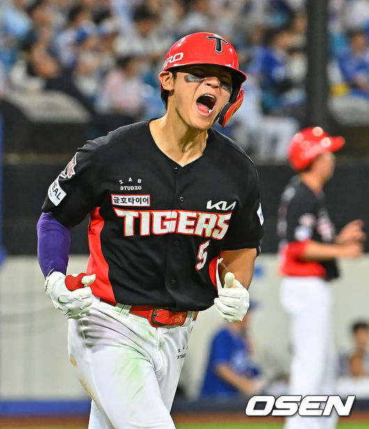 [OSEN=대구, 이석우 기자] 29일 대구삼성라이온즈파크에서 2026 신한 SOL KBO 리그 삼성 라이온즈와 KIA 타이거즈의 경기가 열렸다. 홈팀 삼성은 양창섭이, 방문팀 KIA는 시라카와가 선발 출전했다. KIA 타이거즈 김도영이 8회초 2사 1,2루 좌월 3점 홈런을 치고 포효하고 있다. 2026.07.29 / foto0307@osen.co.kr