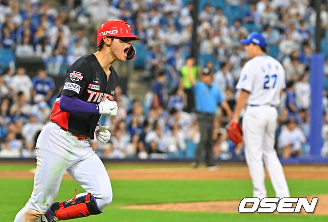 [OSEN=대구, 이석우 기자] 29일 대구삼성라이온즈파크에서 2026 신한 SOL KBO 리그 삼성 라이온즈와 KIA 타이거즈의 경기가 열렸다. 홈팀 삼성은 양창섭이, 방문팀 KIA는 시라카와가 선발 출전했다. KIA 타이거즈 김도영이 8회초 2사 1,2루 좌월 3점 홈런을 치고 포효하고 있다. 2026.07.29 / foto0307@osen.co.kr