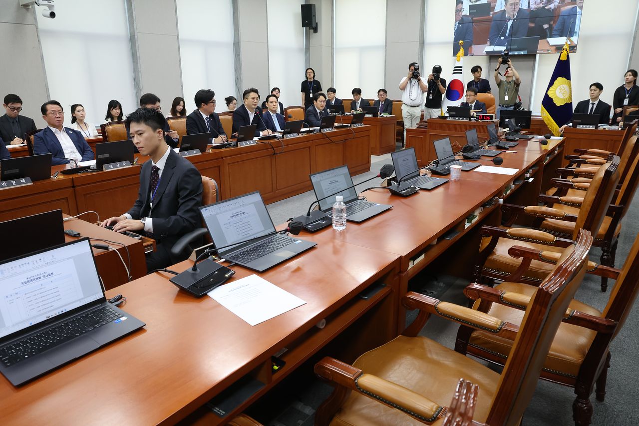 29일 오전 서울 여의도 국회에서 열린 운영위원회 전체회의가 열리고 있다. 이날 국민의힘 의원들은 최장 330일이 걸리는 신속처리안건(패스트트랙) 심사 기간을 90일 이상으로 단축하는 내용의 법안 처리 방식에 반발하며 퇴장했다. 뉴스1