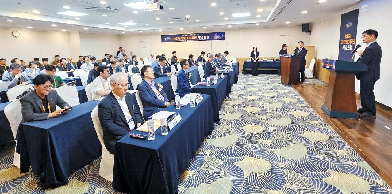  지난 9월 강원도 평창군 용평리조트에서 열린 ‘KERI 창립 50주년 전문가 포럼’에서 김남균 원장이 개회사를 하고 있다. [사진 한국전기연구원]