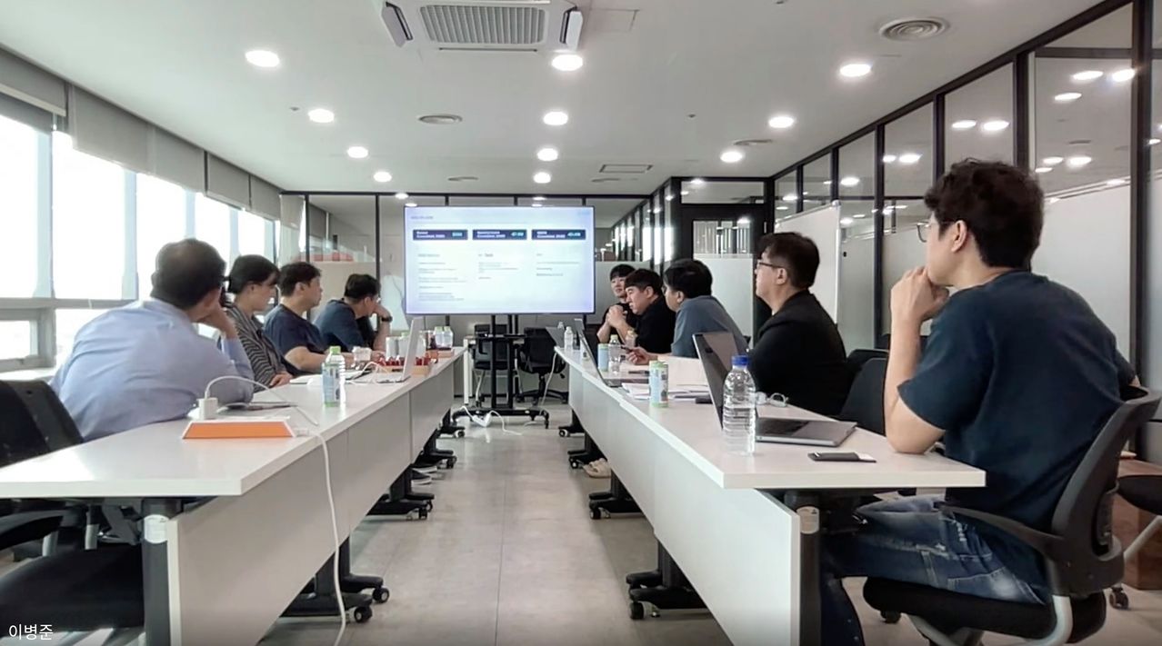 주주간담회 모습. 신철호 대표는 "수시로 주주간담회를 열어 회사 상황을 투명하게 공개했다"고 주장한다. [사진 신철호]