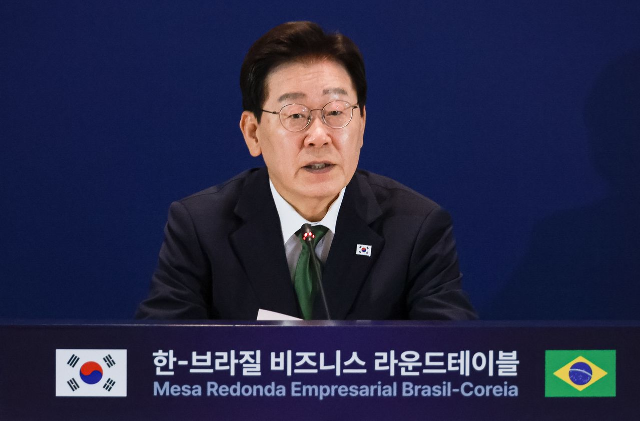 이재명 대통령이 28일(현지시간) 브라질 상파울루 한 호텔에서 열린 비즈니스 라운드테이블에서 발언을 하고 있다. 뉴스1