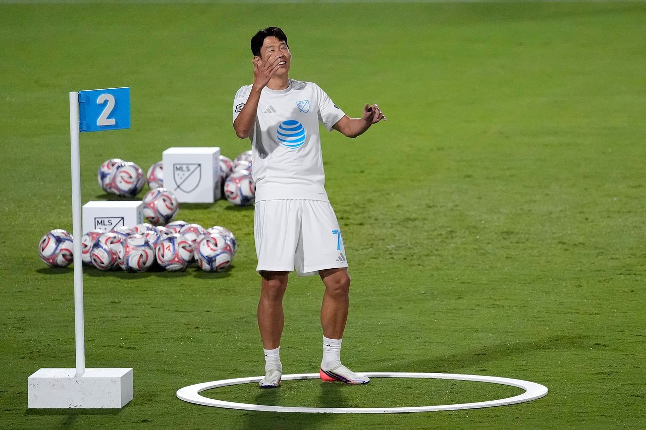 스킬 챌린지에 출전한 손흥민. 로이터=연합뉴스