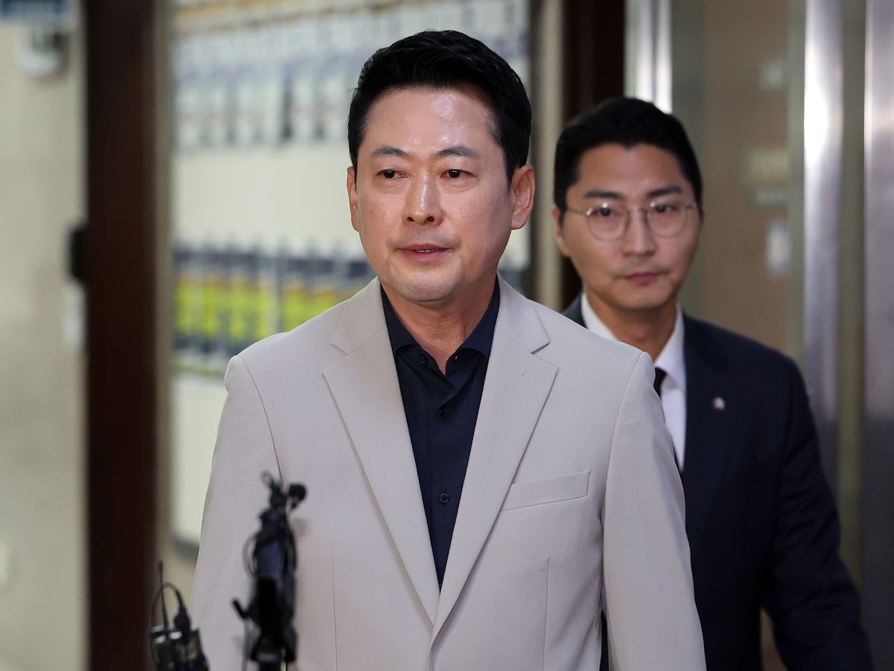 장동혁 국민의힘 대표가 28일 오후 서울 여의도 국회에서 조정식 국회의장의 현직 대통령 연임 개헌과 관련해 입장을 밝히고 있다. 뉴스1