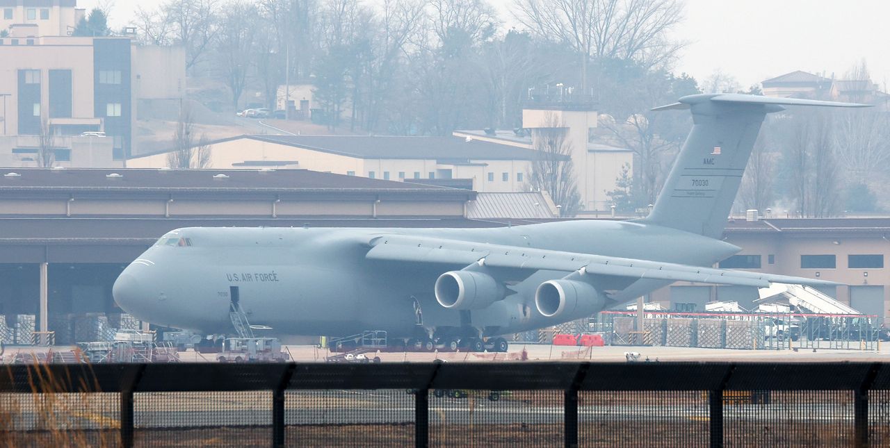 경기 평택시 주한미군 오산공군기지에 C-5 수송기 자료사진. 뉴스1