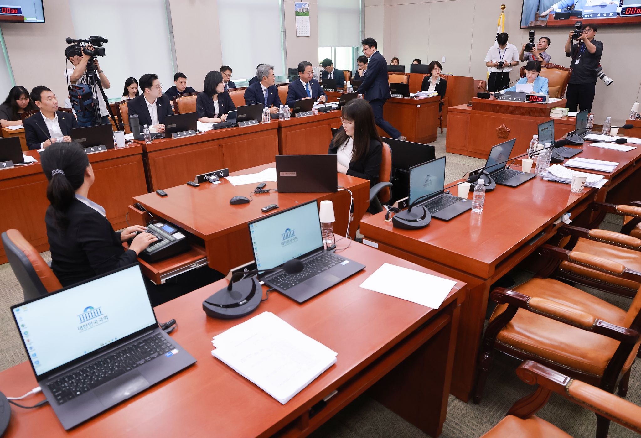 29일 국회에서 열린 법제사법위원회 전체회의에서 검사의 보완수사권 폐지를 골자로 한 형사소송법 개정안이 처리되고 있다. 의결 직전 국민의힘 법사위원들은 퇴장했다. 연합뉴스