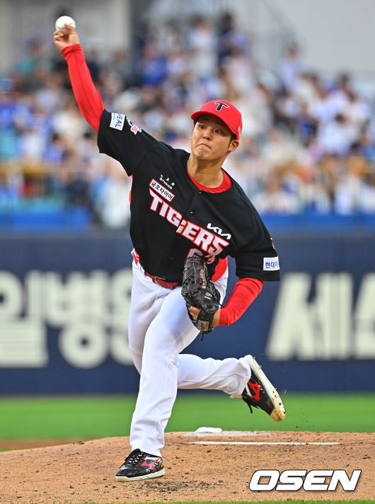 [OSEN=대구, 이석우 기자] 29일 대구삼성라이온즈파크에서 2026 신한 SOL KBO 리그 삼성 라이온즈와 KIA 타이거즈의 경기가 열렸다. 홈팀 삼성은 양창섭이, 방문팀 KIA는 시라카와가 선발 출전했다. KIA 타이거즈 선발 투수 시라카와가 역투하고 있다. 2026.07.29 / foto0307@osen.co.kr