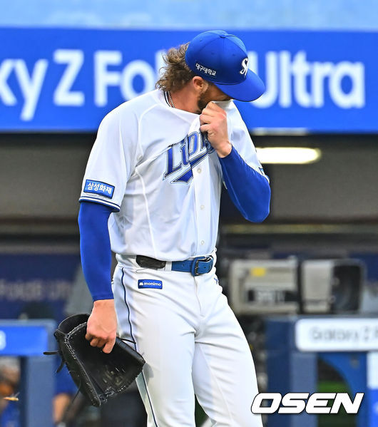 [OSEN=대구, 이석우 기자] 30일 대구삼성라이온즈파크에서 2026 신한 SOL KBO 리그 삼성 라이온즈와 KIA 타이거즈의 경기가 열렸다. 홈팀 삼성은 페덱이, 방문팀 KIA는 네일이 선발 출전했다. 삼성 라이온즈 선발 투수 페덱이 2회초 5실점하고 아쉬워하고 있다. 2026.07.30 / foto0307@osen.co.kr