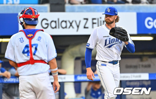 [OSEN=대구, 이석우 기자] 30일 대구삼성라이온즈파크에서 2026 신한 SOL KBO 리그 삼성 라이온즈와 KIA 타이거즈의 경기가 열렸다. 홈팀 삼성은 페덱이, 방문팀 KIA는 네일이 선발 출전했다. 삼성 라이온즈 선발 투수 페덱이 2회초 무사 1,2루 KIA 타이거즈 김선빈에게 우익수 앞 1타점 안타를 허용하고 아쉬워하고 있다. 2026.07.30 / foto0307@osen.co.kr