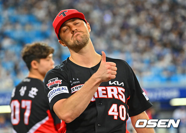 [OSEN=대구, 이석우 기자] 30일 대구삼성라이온즈파크에서 2026 신한 SOL KBO 리그 삼성 라이온즈와 KIA 타이거즈의 경기가 열렸다. 홈팀 삼성은 페덱이, 방문팀 KIA는 네일이 선발 출전했다. KIA 타이거즈 네일이 엄지척을 하고 있다. 2026.07.30 / foto0307@osen.co.kr
