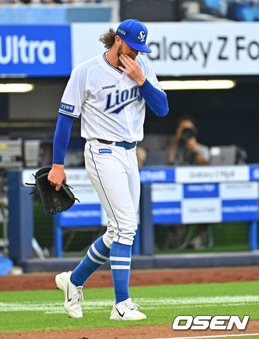 [OSEN=대구, 이석우 기자] 30일 대구삼성라이온즈파크에서 2026 신한 SOL KBO 리그 삼성 라이온즈와 KIA 타이거즈의 경기가 열렸다. 홈팀 삼성은 페덱이, 방문팀 KIA는 네일이 선발 출전했다. 삼성 라이온즈 선발 투수 페덱이 2회초 5실점하고 아쉬워하고 있다. 2026.07.30 / foto0307@osen.co.kr