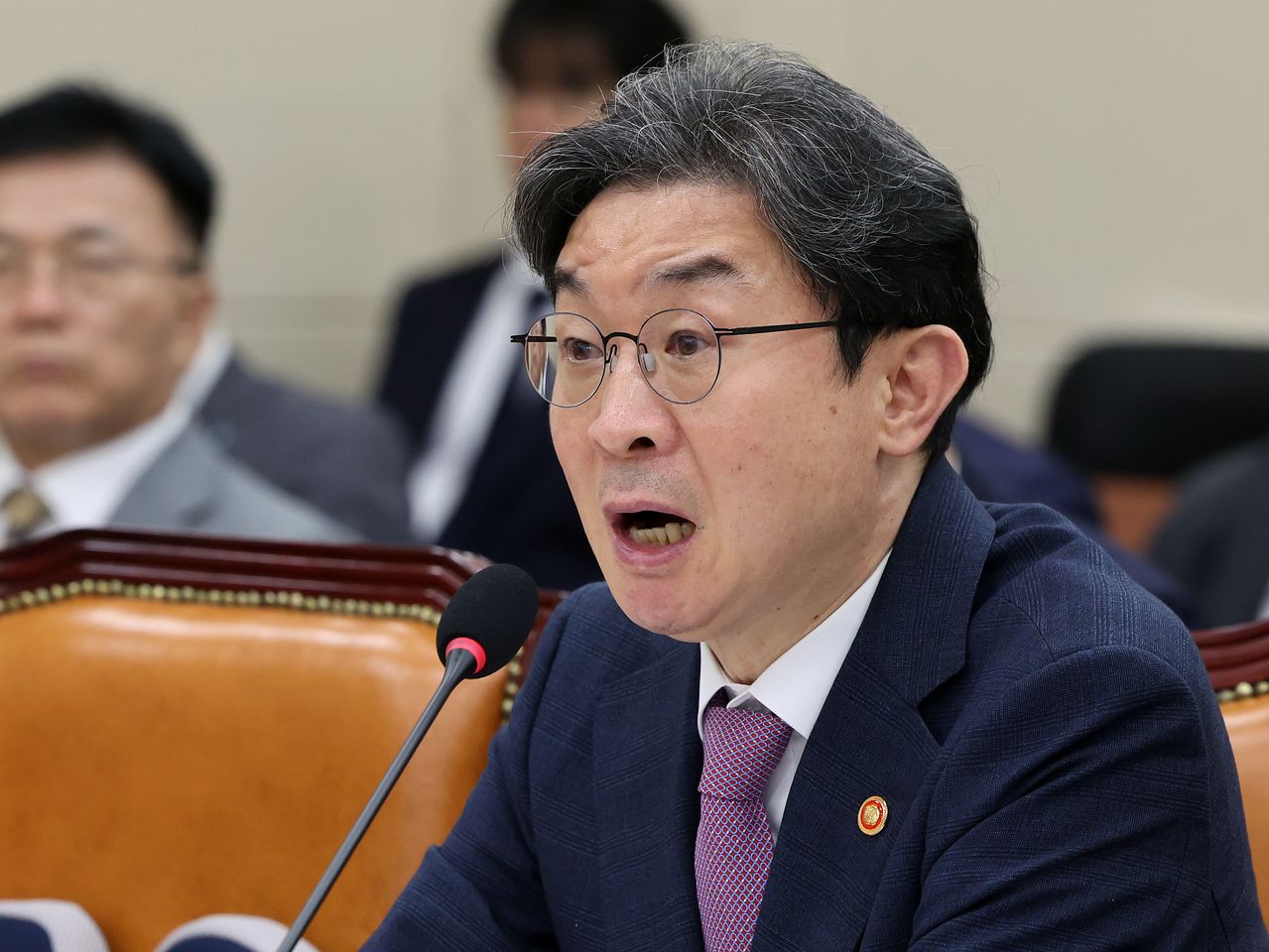  이억원 금융위원장이 29일 서울 여의도 국회에서 열린 정무위원회 전체회의에서 의원질의에 답하고 있다. 뉴스1