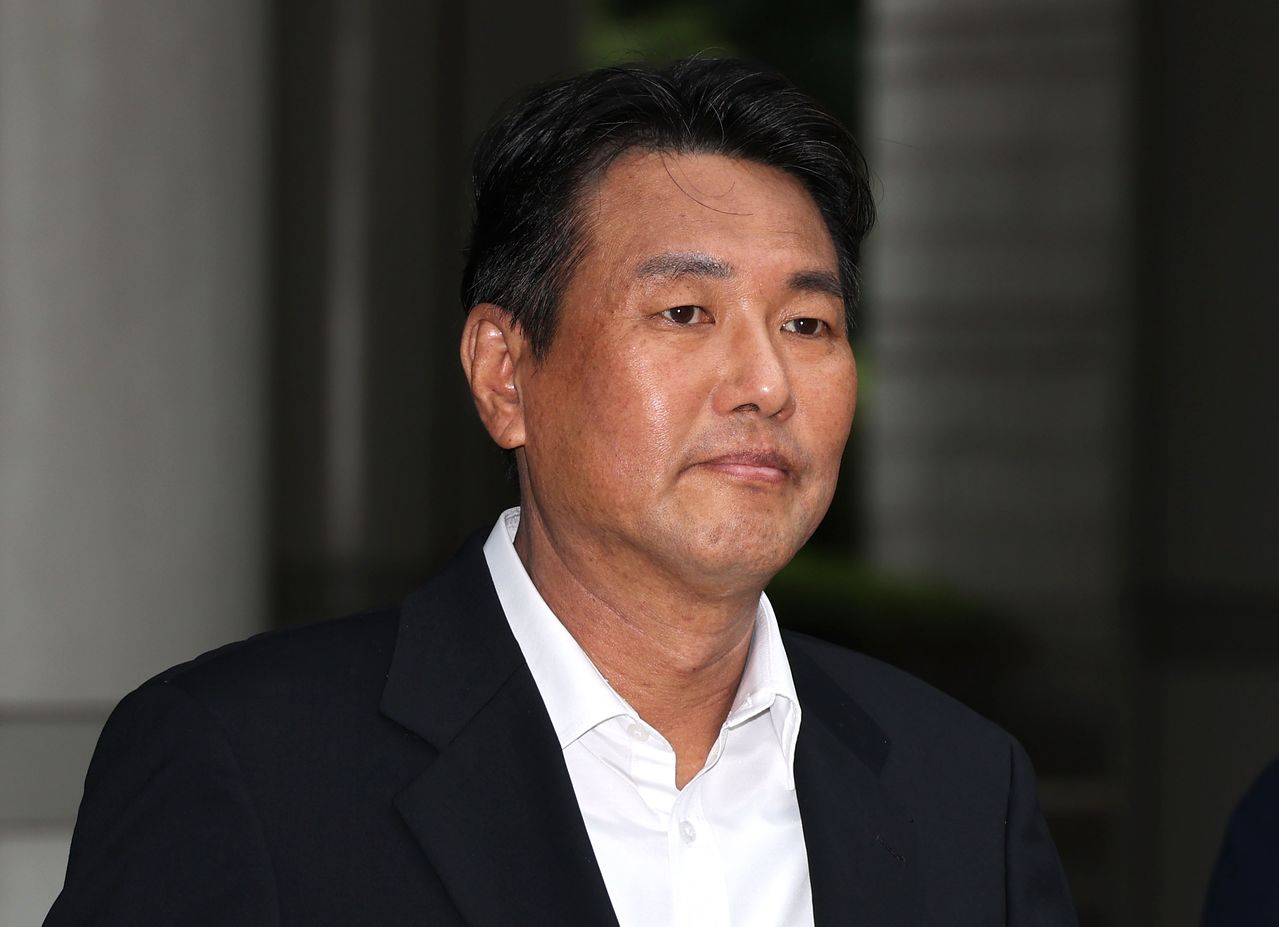 계엄 정당화 메시지를 우방국에 전달한 혐의를 받는 김태효 전 국가안보실 1차장이 10일 서울 서초구 서울중앙지방법원에서 열린 구속 전 피의자 심문(영장실질심사)에 출석하고 있다. 뉴스1