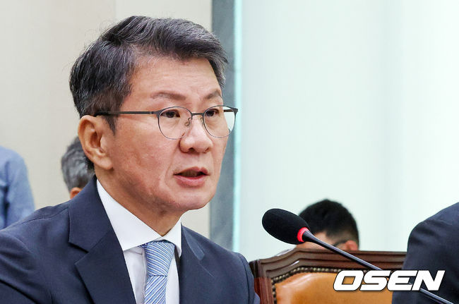 [OSEN=박준형 기자] 30일 서울 여의도 국회에서 문화체육관광위원회의 대한축구협회 현안 관련 청문회가 진행됐다.이날 청문회에는 홍명보 전 대한민국 축구대표팀 감독과 정몽규 전 대한축구협회장이 참석했다.정몽규 전 대한축구협회장이 질의에 답하고 있다.   2026.07.30 / soul1014@osen.co.kr  <사진=국회사진기자단>