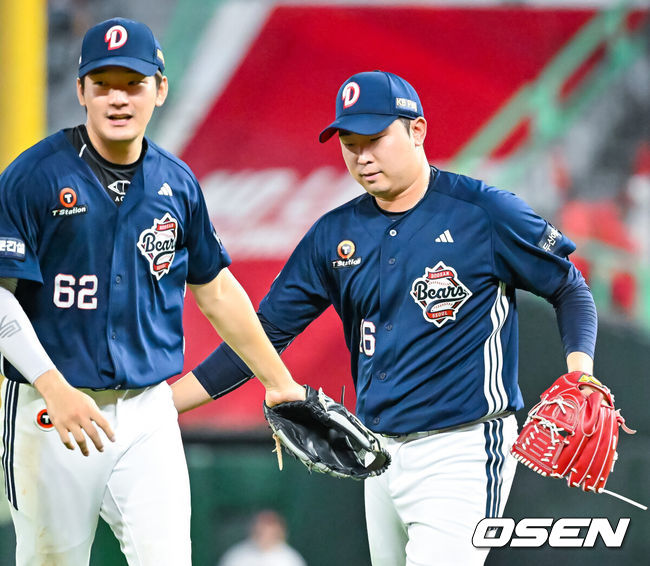 [OSEN=인천, 민경훈 기자] 28일 인천 SSG랜더스필드에서 2026 신한 SOL KBO리그 SSG 랜더스와 두산 베어스의 경기가 열렸다.이날 SSG은 아빌라, 두산은 벤자민을 선발로 내세웠다.7회말을 마친 두산 김정우가 기뻐하고 있다. 2026.07.28 /rumi@osen.co.kr