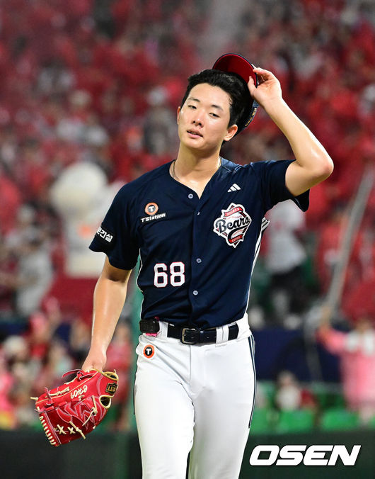 [OSEN=인천, 지형준 기자] 29일 인천SSG랜더스필드에서 2026 신한 SOL KBO리그 SSG 랜더스와 두산 베어스의 경기가 열렸다.SSG은 해치, 두산은 최민석을 선발로 내세웠다.5회말 1사 1루에서 두산 최민석이 SSG 마드리스에 역전 투런포를 허용하며 강판당하고 있다. 2026.07.30 / jpnews@osen.co.kr