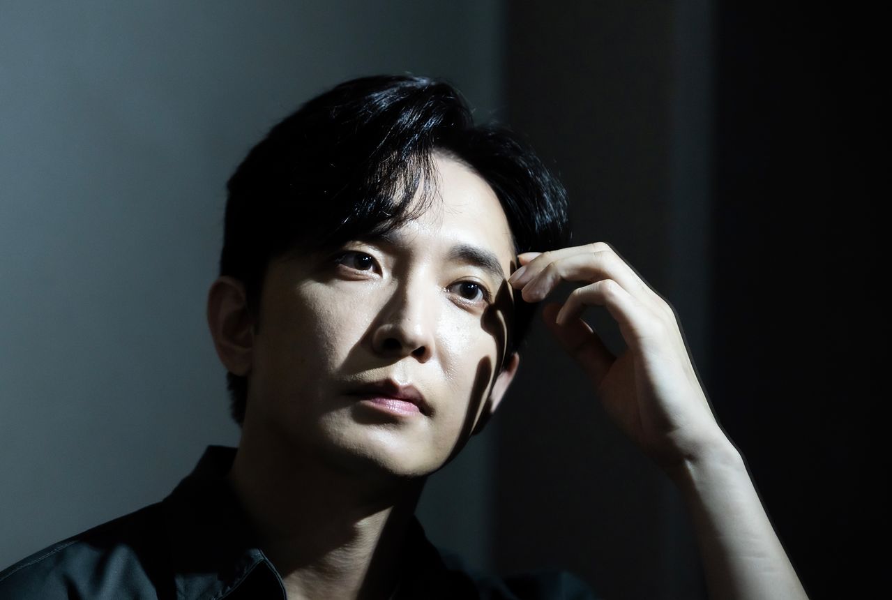  지난 28일 서울 마곡동 LG아트센터에서 중앙일보와 만난 윤나무. 그는 “‘타인의 삶’은 내가 몰랐던 내 마음속 선한 의지가 무엇인지, 지금까지 내가 접한 문학이나 음악 혹은 공연이 내 삶에 어떤 변화를 주고 있는지 생각하게 할 수 있게 하는 작품”이라고 말했다. 권혁재 사진전문기자