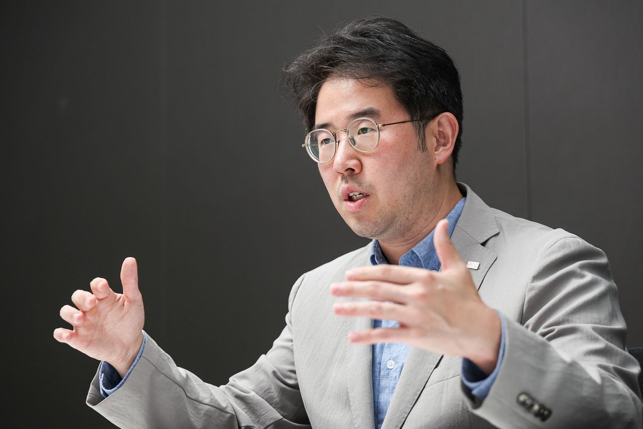 지난 10일 중앙일보와 만난 정한섭 미래에셋자 반도체 긴급진단 산운용 글로벌리서치센터 본부장은 “가스터빈과 변압기 주요 업체들이 생산능력을 확대하고 있지만 전력 수요 증가 속도가 더 빠르다”며 “실제 공급 부족이 예상보다 오래 지속될 경우 실적이 추가로 개선될 여지도 남아 있다”고 말했다. 김경록 기자