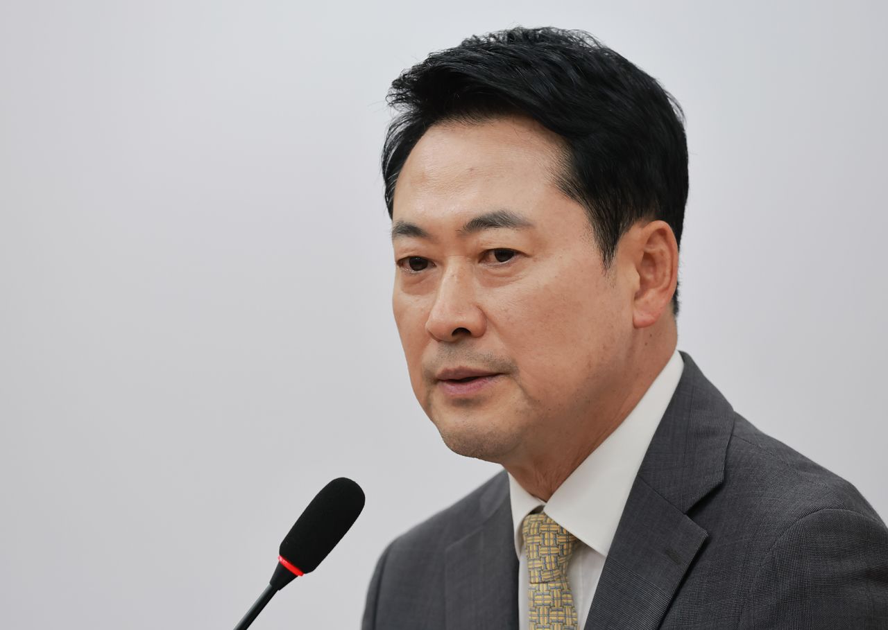 국민의힘 장동혁 대표가 지난 30일 국회에서 이날 본회의를 통과한 선관위 특검법과 관련해 기자회견하고 있다. 연합뉴스