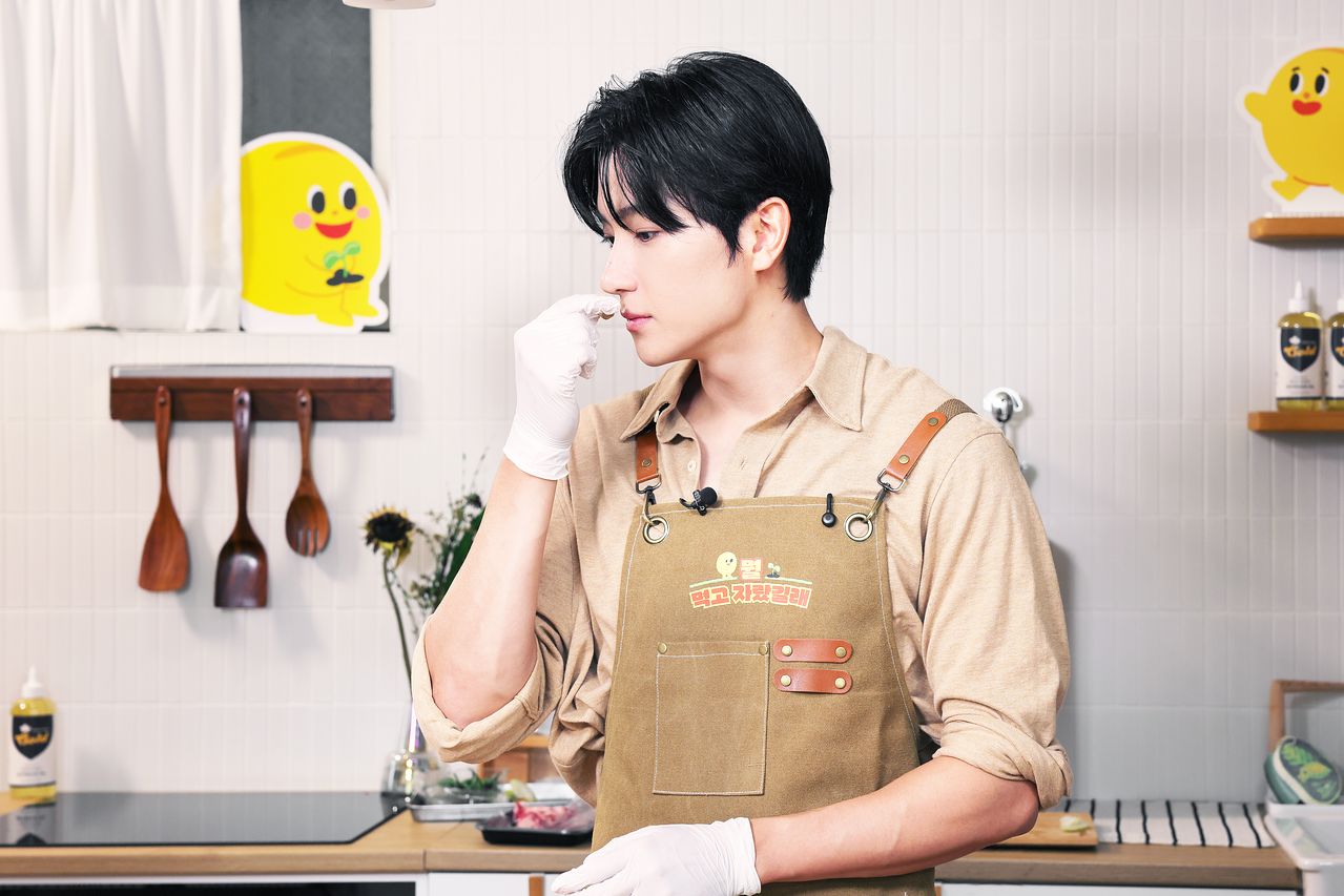 더보이즈 현재는 "맛있는 음식은 좋아하는 사람들과 함께 먹을 때 가장 맛있다"며 가족에 대한 애정을 표현했다. 사진 송미성 