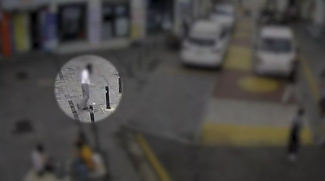 29일 오전 마약 투약 상태로 수원역 인근을 배회한 20대 여성. 연합뉴스TV