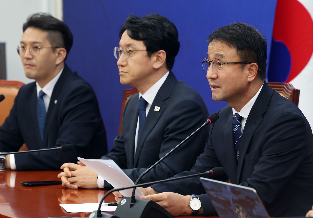한병도 당대표 직무대행 겸 원내대표가 31일 오후 서울 여의도 국회에서 열린 현안 관련 기자간담회에서 모두발언을 하고 있다. 뉴스1