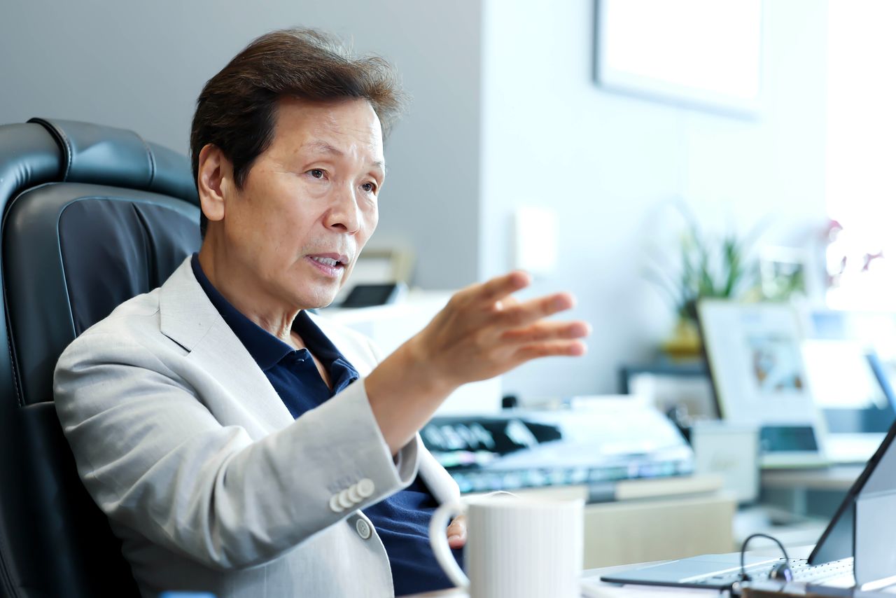 ‘ETF 아버지’ 배재규 한국투자신탁운용 대표가 30일 단일종목 레버리지 ETF에 대해 “상장폐지가 아니라 자연사시켜야 한다”고 주장했다. 사진은 지난달 22일 중앙일보와 인터뷰하고 있는 모습. 임현동 기자