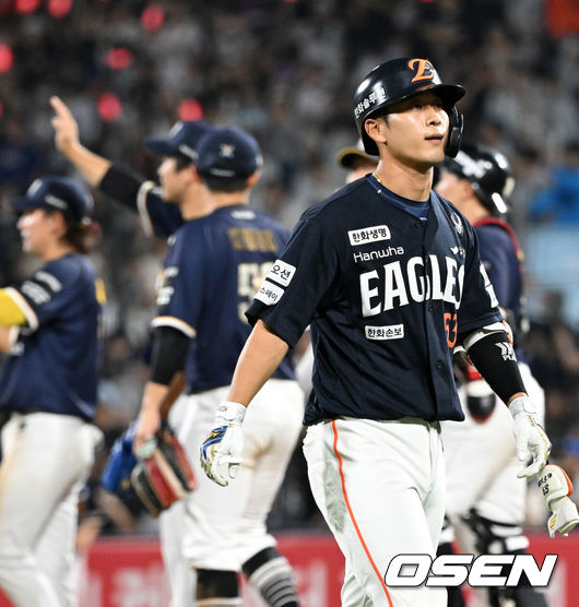 [OSEN=수원, 이대선 기자] KT는 31일 수원 KT 위즈파크에서 열린 2026 신한 SOL KBO리그 한화와의 경기에서 5-3으로 승리했다. 경기 종료 후 한화 박정현이 패배에 아쉬워하고 있다. 2026.07.31 /sunday@osen.co.kr
