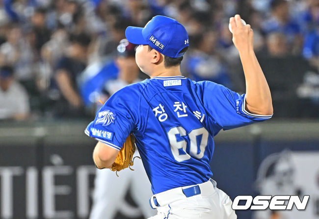 [OSEN=부산, 이석우 기자] 31일 부산 사직야구장에서 2026 신한 SOL KBO 리그 롯데 자이언츠와 삼성 라이온즈의 경기가 열렸다. 홈팀 롯데는 김진욱이, 방문팀 삼성은 원태인이 선발 출전했다.삼성 라이온즈 장찬희가 역투하고 있다. 2026.07.31 / foto0307@osen.co.kr