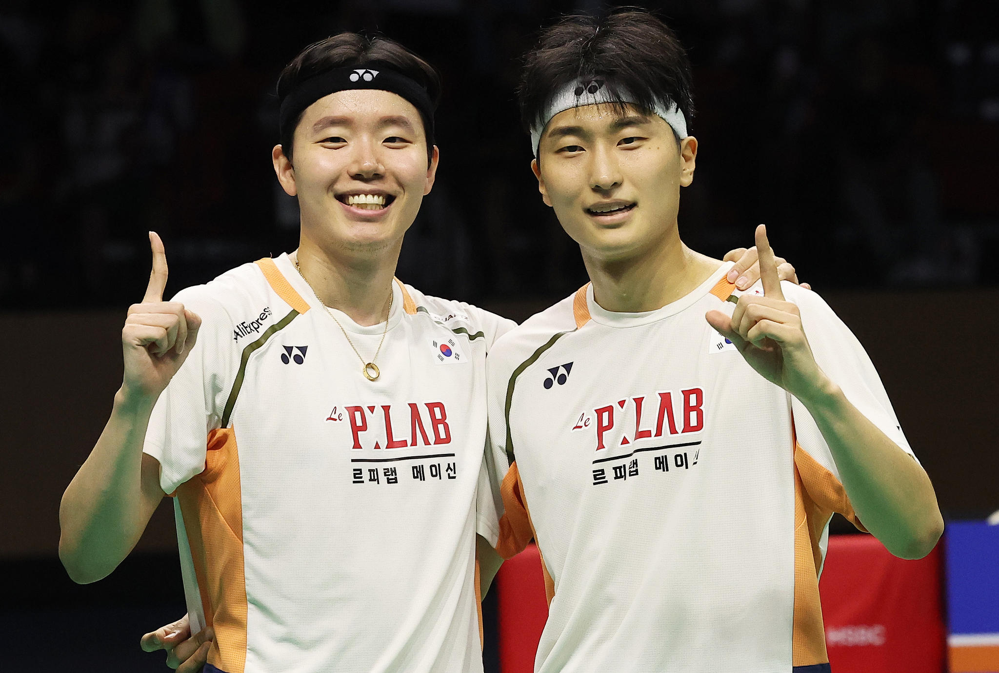 배드민턴 남자복식 세계랭킹 1위 서승재(왼쪽)-김원호 조는 최근 국제대회에서 4차례 연속 우승 문턱에서 멈춰섰다. 연합뉴스
