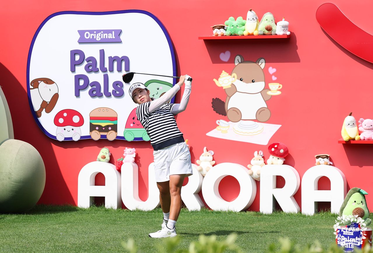 김수지가 1일 열린 KLPGA 투어 오로라월드 챔피언십 3라운드 18번 홀에서 티샷을 하고 있다. 사진 KLPGA