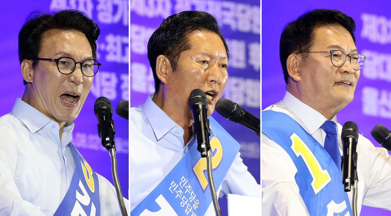 더불어민주당 김민석(왼쪽부터), 정청래, 송영길 당 대표 후보가 2일 울산전시컨벤션센터에서 열린 당 대표·최고위원 순회경선 합동연설회에서 정견 발표를 하고 있다. [연합뉴스]