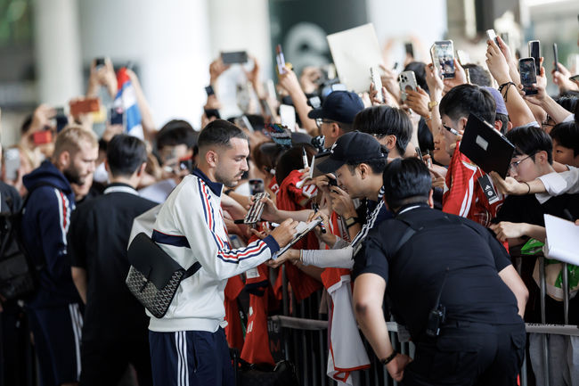 제주국제공항/ 아우디 풋볼 써밋 2026/ 제주SKFC vs FC바이에른뮌헨/ 뮌헨 선수단 입국/ 아리욘 이브라히모비치(Arijon Ibrahimovi)/ photo by Jaehoon Kim