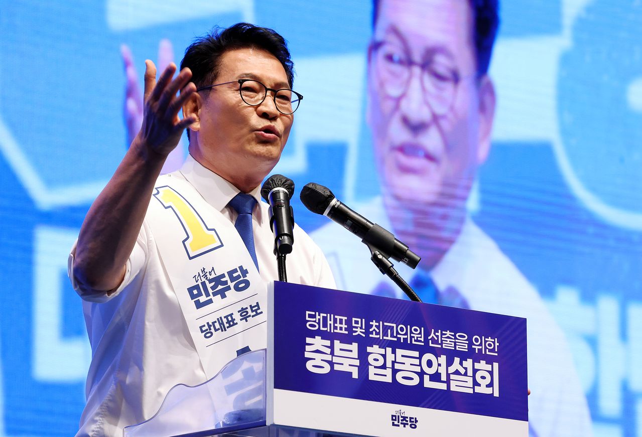 송영길 더불어민주당 대표 후보가 1일 충북 청주시 CJB미디어센터에서 열린 당대표·최고위원 순회경선 합동연설회에서 정견 발표를 하고 있다. 연합뉴스