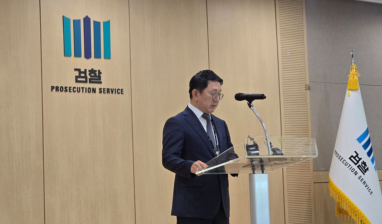 4일 서울 송파구에 위치한 서울동부지검 청사에서 이정호 부장검사가 돼지고기 업체 답합 의혹 수사에 대해 설명하고 있다. 노유림 기자