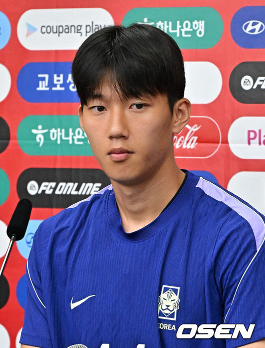 [OSEN=몬테레이(멕시코), 이대선 기자] 23일(한국시간) 멕시코 몬테레이에 위치한 에스타디오 유니버시타리오에서 대한민국 축구 대표팀 이한범의 인터뷰가 진행됐다.대한민국 축구대표팀은 오는 25일 오전 10시 멕시코 몬테레이 스타디움에서 남아프리카공화국을 상대로 2026 국제축구연맹(FIFA) 북중미 월드컵 조별리그 A조 최종 3차전을 치른다. 대한민국 이한범이 인터뷰를 하고 있다. 20206.06.23 /sunday@osen.co.kr