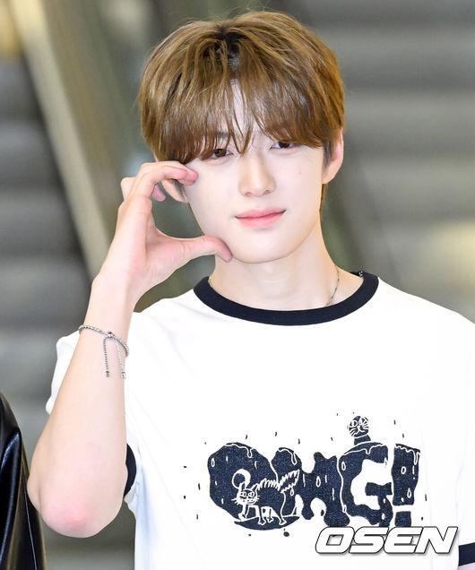[OSEN=김포공항, 조은정 기자]그룹 알파드라이브원이 15일 김포공항을 통해 ‘제3회 아시아 스타 엔터테이너 어워즈 2026’(이하 ASEA 2026) 참석차 일본 도쿄로 출국했다.'ASEA 2026’는 16일, 17일 양일간 일본 사이타마현 베루나돔에서 열린다.알파드라이브원 상현이 출국장으로 향하고 있다. 2026.05.15 /cej@osen.co.kr