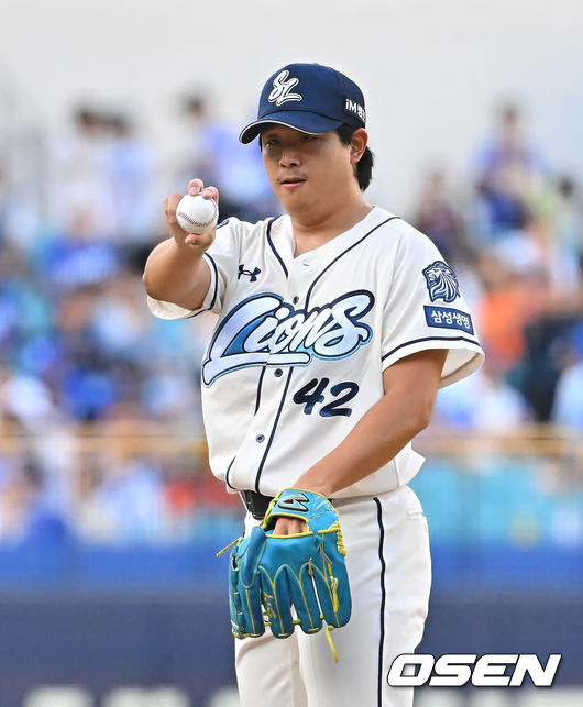 [OSEN=대구, 이석우 기자] 4일 대구삼성라이온즈파크에서 2026 신한 SOL KBO 리그 삼성 라이온즈와 한화 이글스의 경기가 열렸다. 홈팀 삼성은 양창섭이, 방문팀 한화는 왕옌청이 선발 출전했다. 삼성 라이온즈 선발 투수 양창섭이 사인을 보내고 있다. 2026.08.04 / foto0307@osen.co.kr