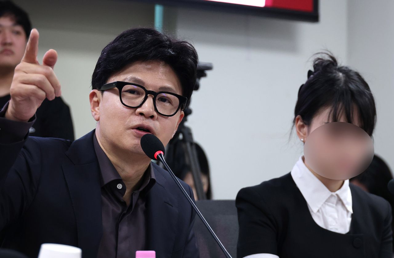 한동훈 무소속 의원이 4일 서울 여의도 국회 의원회관에서 부산 돌려차기 피해자 김진주와 함께 말한다 '보완수사 금지 지옥문이 열린다' 긴급 간담회에서 발언하고 있다. 뉴스1