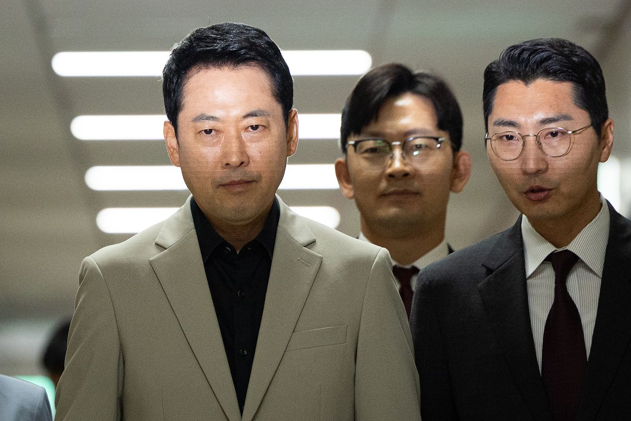 장동혁 국민의힘 대표가 4일 서울 여의도 국회에서 형사소송법 국무회의 의결 및 부동산 세제개편 등 현안 관련 기자회견에 들어서고 있다. 뉴스1