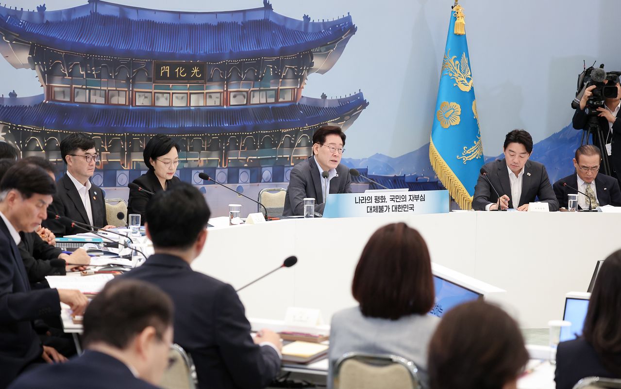 이재명 대통령이 5일 청와대 영빈관에서 열린 외교부·통일부·국방부·국가보훈부 등에 대한 부처 업무보고에서 발언하고 있다. 연합뉴스