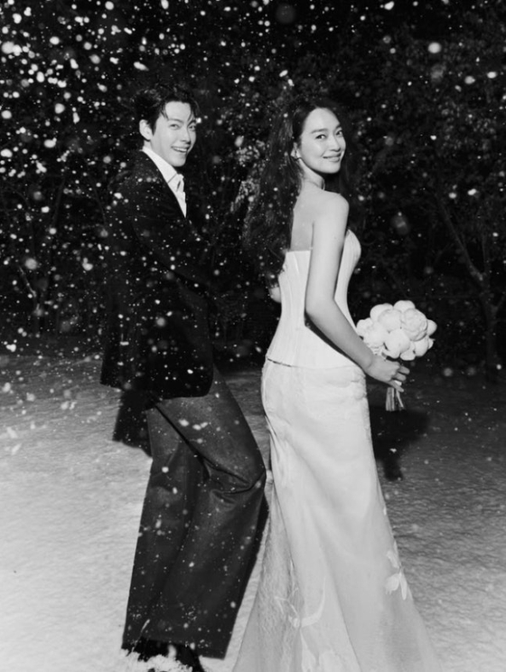 배우 신민아·김우빈. 사진 에이엠엔터테인먼트