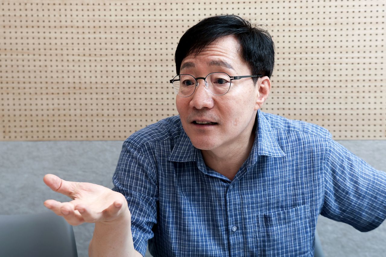 김범준 성균관대 물리학과 교수가 6월 14일 오후 경기도 수원시 사무실에서 머니랩과 인터뷰를 하고 있다. 장진영 기자