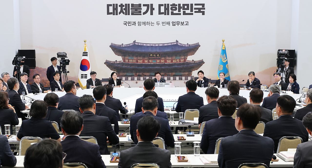 이재명 대통령이 4일 청와대 영빈관에서 열린 고용노동부, 중기부, 공정위에 대한 부처 업무보고에서 발언하고 있다. 뉴시스
