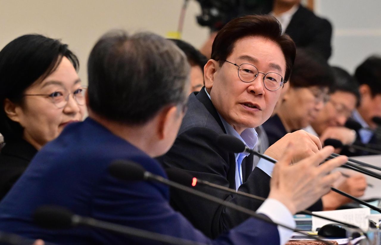 이재명 대통령이 4일 국무회의를 주재하고 있다. 이날 회의에서 보완수사권을 전면 폐지하는 형사소송법 개정안이 통과됐다. [청와대사진기자단]