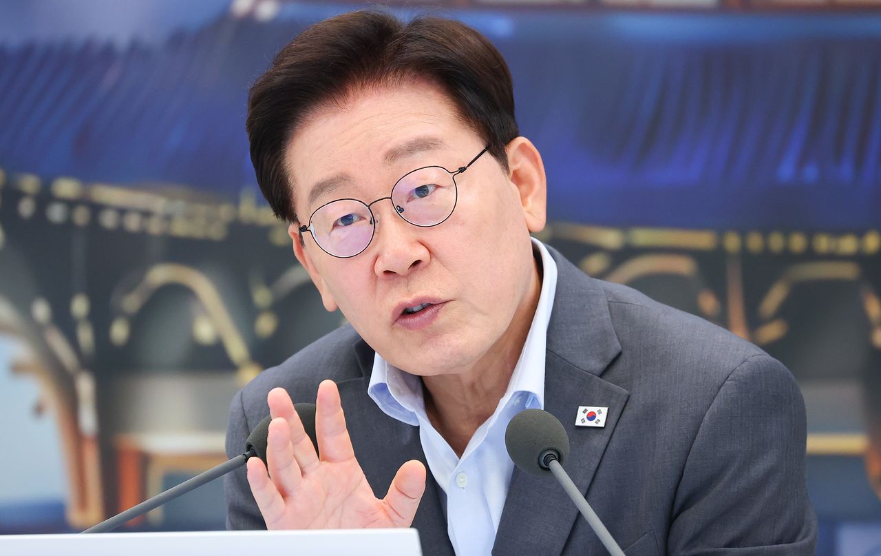 이재명 대통령이 5일 청와대 영빈관에서 열린 업무보고에서 발언을 하고 있다. 뉴스1