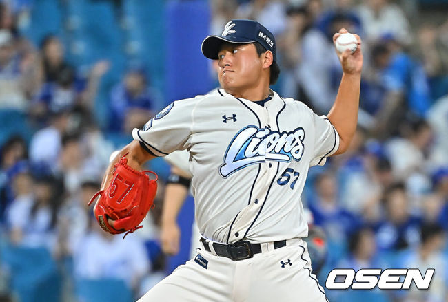 [OSEN=대구, 이석우 기자] 4일 대구삼성라이온즈파크에서 2026 신한 SOL KBO 리그 삼성 라이온즈와 한화 이글스의 경기가 열렸다. 홈팀 삼성은 양창섭이, 방문팀 한화는 왕옌청이 선발 출전했다. 삼성 라이온즈 이승현이 역투하고 있다. 2026.08.04 / foto0307@osen.co.kr