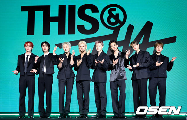 [OSEN=조은정 기자]그룹 스트레이 키즈(Stray Kids)의 새 미니 앨범 'THIS & THAT'(디스 앤드 댓) 발매 기념 쇼케이스가 6일 서울 영등포구 콘래드 서울에서 열렸다.‘THIS & THAT’이라는 앨범명처럼 신보는 이것(THIS) 저것(THAT) 다 해내는 스트레이 키즈의 다재다능한 면모와 이유 있는 자신감을 담고 있다.스트레이 키즈가 포즈를 취하고 있다. 2026.08.06 /cej@osen.co.kr